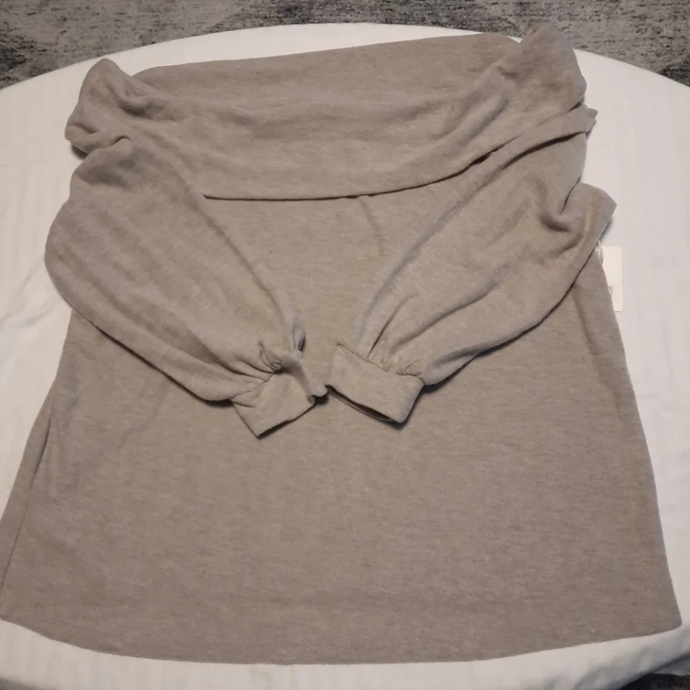 Off-Shoulder Sweater - Picture 13 of 13